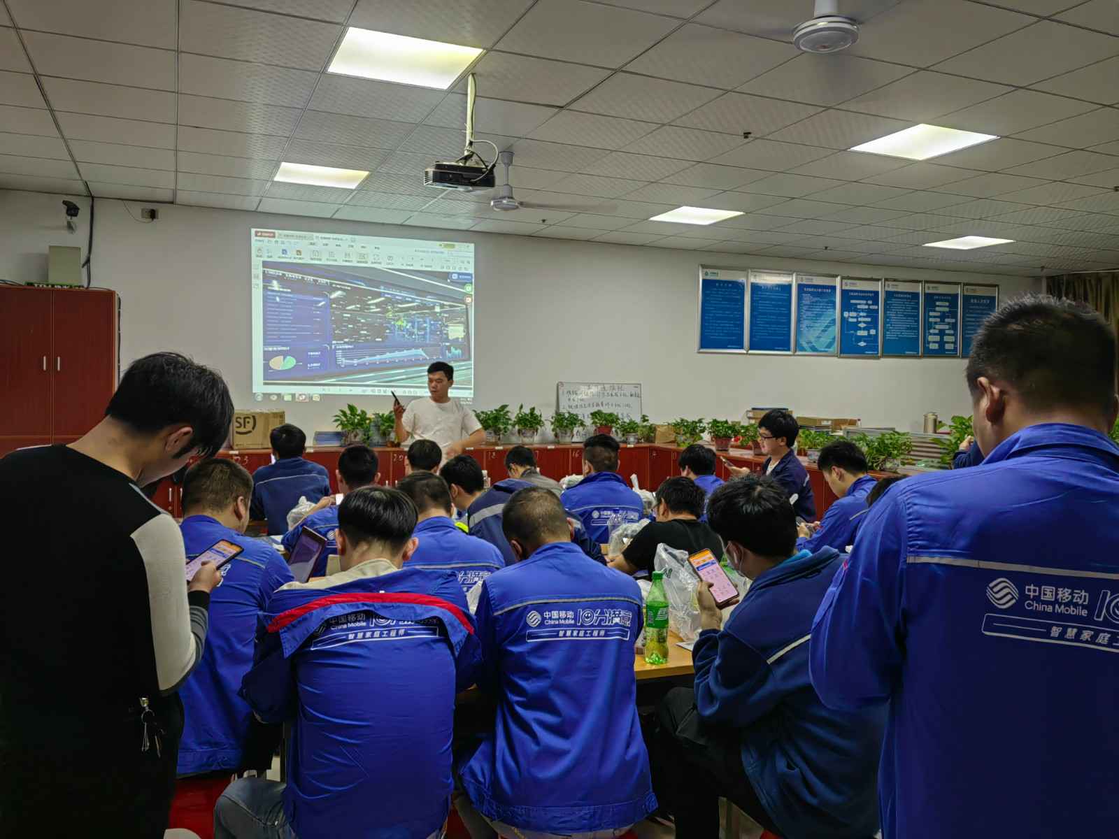 郑州泰然烧烤设备销售有限公司为中移铁通有限公司安全用电培训